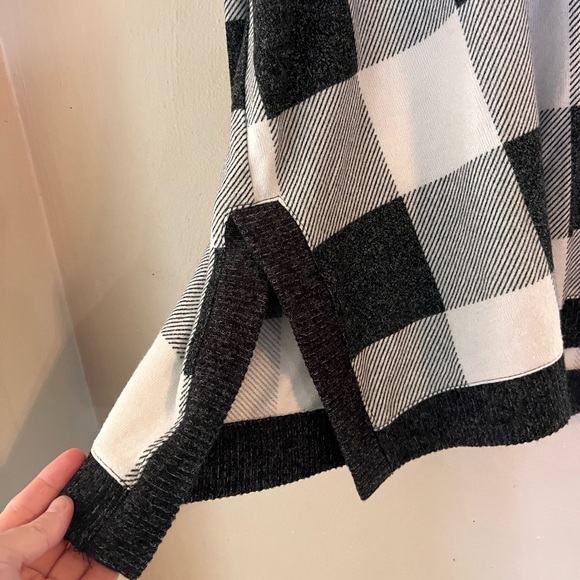 Maurices sweater womens XL black gray buffalo plaid soft stretch lightweight nwt - Picture 3 of 9
